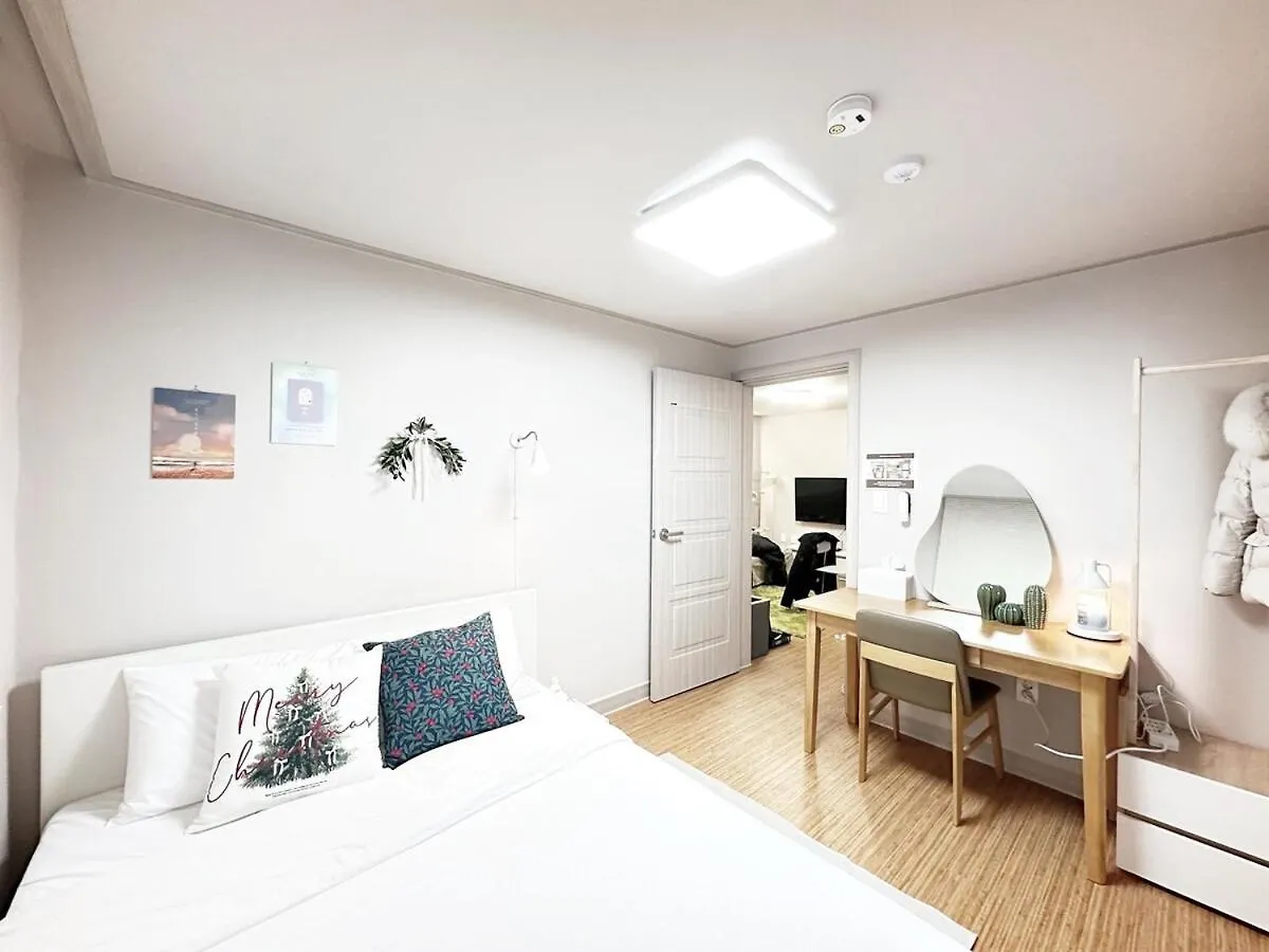 Апартаменты Namsan Beautiful Big Hill House Сеул